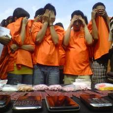 Polrestabes Surabaya Gulung 16 Budak Narkoba