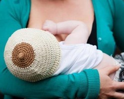 Terinspirasi Desain Topi Unik Pasca Dikritik Saat Menyusui di Tempat Umum