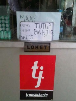 Pengumuman! Banjir Menggila, Bus TransJ Stop Operasi