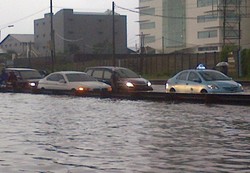 Jakarta Dikepung Banjir, Kawasan Bisnis Sudirman Lengang