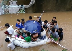 Relawan Banjir Harus Punya Lemari Kesabaran