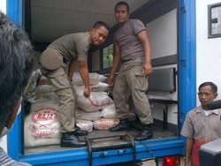 Ternyata Beras Bantuan Jokowi Didatangkan dari Solo