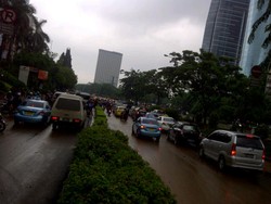 Genangan Mulai Surut, Lalin HR Rasuna Said ke Menteng Macet Parah