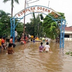 Kompleks Dosen IKIP Jatibening Direndam Banjir 2 Meter