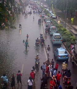 Ruas Otista, Jaktim, Kembali Digenangi Banjir