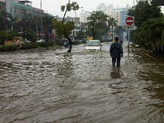  Banjir di Sunter, Pemotor Putar Balik Lewat Tol