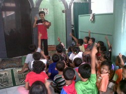 Anak-anak Korban Banjir di Semarang Ikuti Terapi Trauma