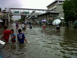 Banjir di Halte Indosiar Sepaha, Jl Enggano 40 Cm