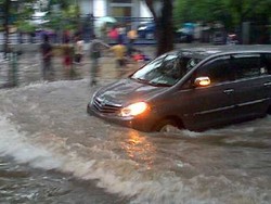 Kemayoran Banjir Sepaha, Ruko dan Perkantoran Liburkan Karyawan