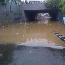 Banjir di Terowongan Manggarai Surut, Kendaraan Sudah Bisa Melintas