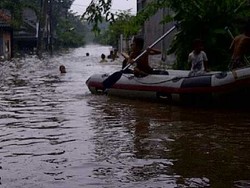 Banjir di Mutiara Pluit Tangerang 2 Meter