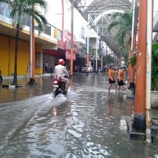 Banjir Sebetis, Toko-toko di Pasar Baru Memilih Tutup