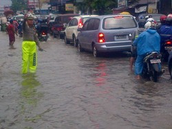 Banjir di Kalimalang, Sepeda Motor Diizinkan Masuk Tol