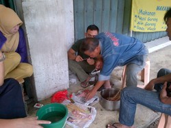 Warga Taman Sari, Jakarta Barat Pesta Biawak Temuan Banjir 