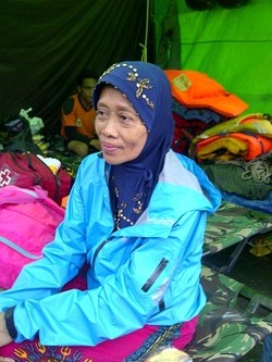 2 Hari 2 Malam, Nenek Ini Terjebak Banjir di Kamar Kosnya