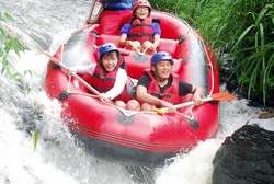 Byur! Rafting Akhir Pekan di Situ Cileunca, Pangalengan