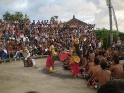 Tari Kecak & Sunset, Perpaduan Sempurna di Selatan Bali