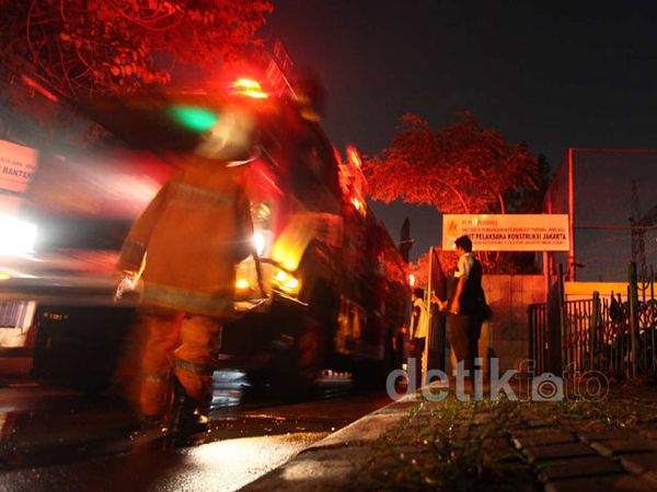 Gardu Induk Cawang Dijaga Ketat