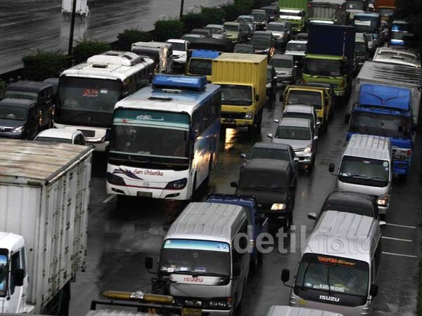 Tol Cawang- Jatiwaringin Mengular