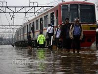 Stasiun Tanah Abang Lumpuh