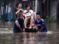 Grogol Terendam, Mahasiswa Trisakti Ngungsi