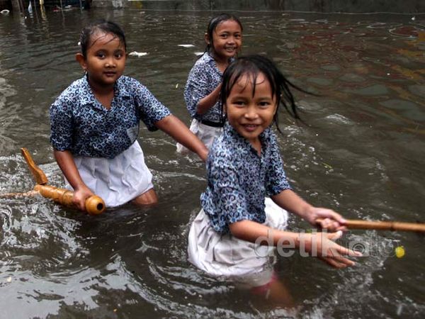 SD Pasar Baru 11 Terendam Banjir