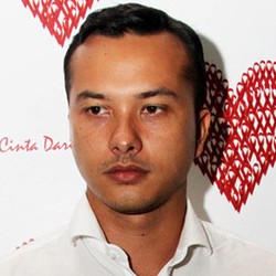 5 Selebriti Pria Indonesia yang Jarang Tersenyum