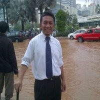Jalan Kaki ke Kantor, Menkominfo Berbanjir Ria di Bundaran HI
