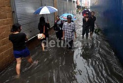 Ini Dia Tips Agar Tetap Sehat Saat Banjir