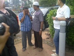 Ayah Korban Tsunami Basement Plaza UOB Menangis Menanti Evakuasi