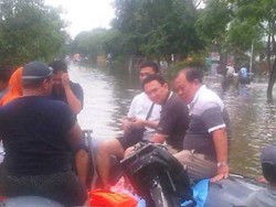 Kisah Bidan Bantu Proses Kelahiran di Tengah Gelap dan Banjir