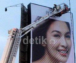 Jokowi Minta Baliho Sandra Dewi Dicabut