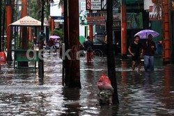 Kena Banjir Saat Traveling, Lakukan 5 Tips Ini