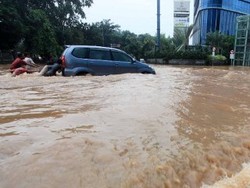 Pertolongan Pertama Jika Mobil Terendam Banjir
