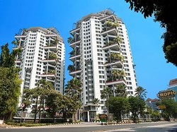 Dikepung Banjir, Tamu Hotel Grand Tropic Tak Bisa Check Out