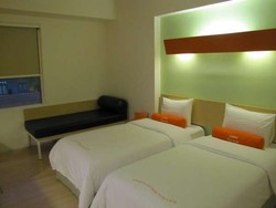 Banjir, Warga Ngungsi ke Hotel Harris Kelapa Gading