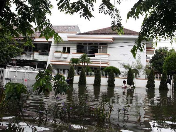 Banjir Rendam Kompleks Green Ville
