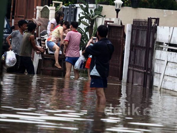 Taman Kosmos Ikut Terendam