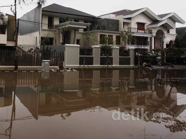 Perumahan Elit Pulomas Barat Terendam