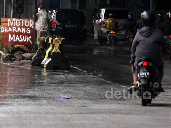 Banjir, Motor Dilarang Masuk Tol