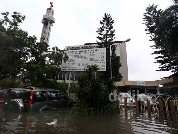 Banjir Green Ville Rendam Sekolah & Gereja