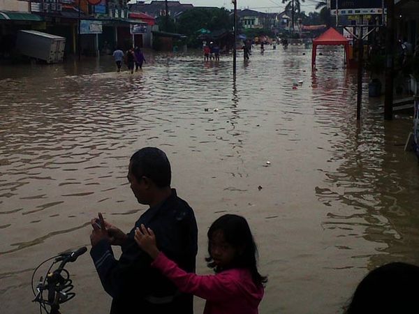 Air Rendam Kompleks Villa Nusa Indah II Bogor