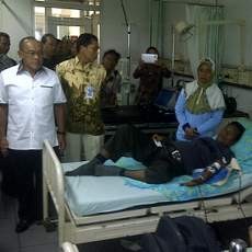 Kunjungi RSU Soetomo, Ical Janjikan Bantuan Tempat Tidur dan Alat Kesehatan