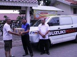 Suzuki Sumbang Korban Banjir Jakarta