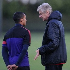 Wenger Yakin 99% Walcott Akan Teken Kontrak Baru