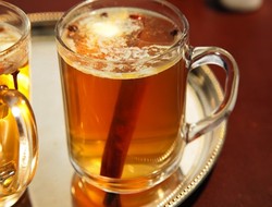 Kedinginan? Hirup Minuman Hangat Berkhasiat Ini!