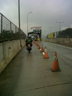 Dilarang Masuk Tol Wiyoto Wiyono, Pemotor Protes