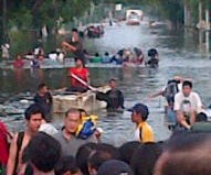 Pluit Gelap Gulita, Evakuasi Terus Jalan