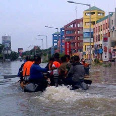 Banjir di Pluit, Mal Hingga Showroom Mobil Mewah Terendam