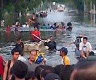 Bantuan Terus Berdatangan di Korban Banjir di Pluit